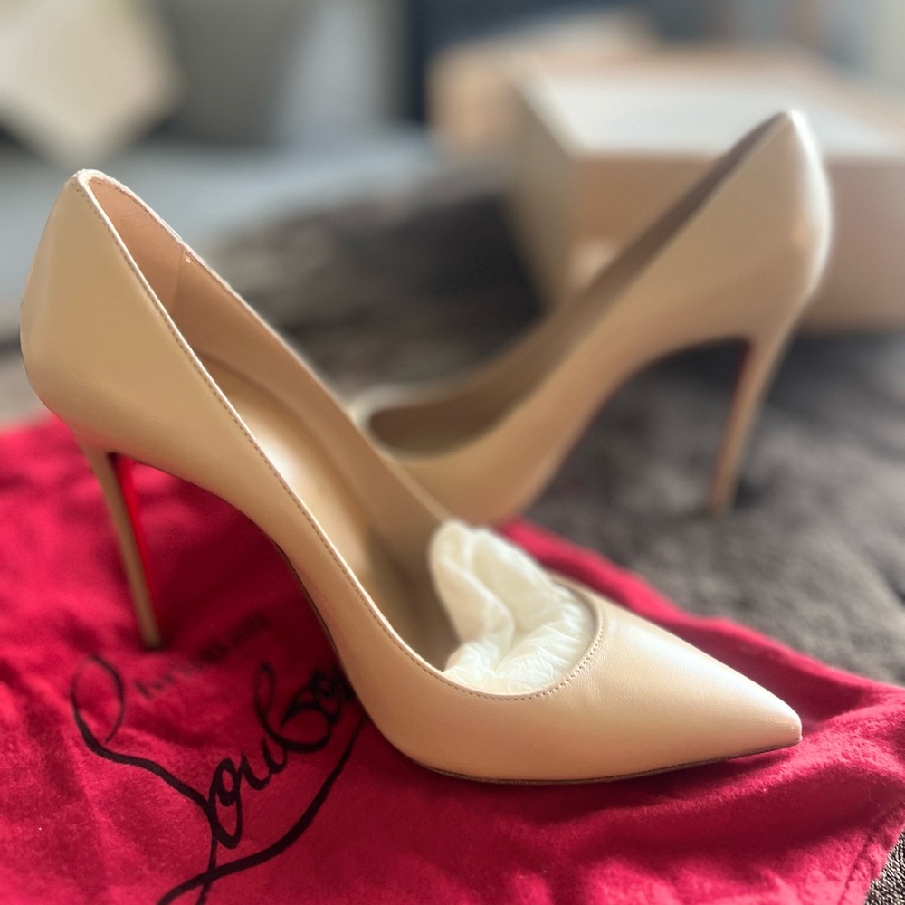 LIKE NEW Nude Christian Louboutins